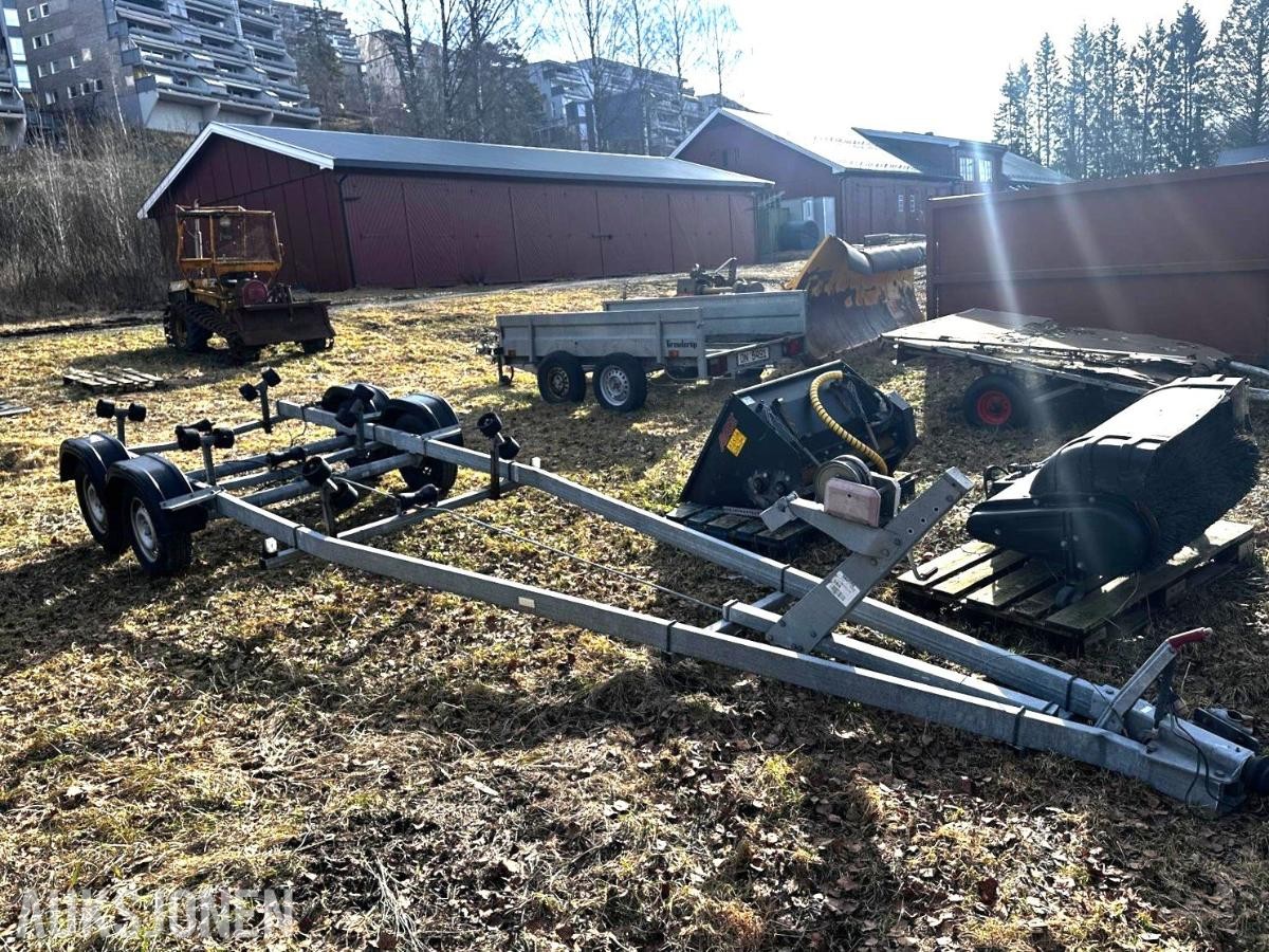 Tandemakslet  båthenger med vinsj